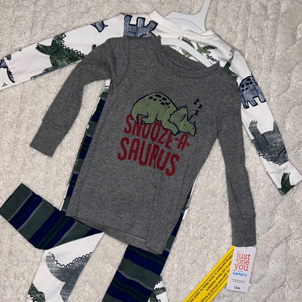Carters PJs ( 2 pairs)
